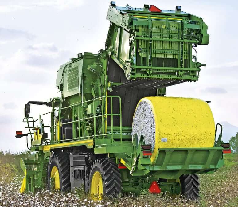 Хлопкоуборочный комбайн с устройством формовки круглых кип John Deere CP570